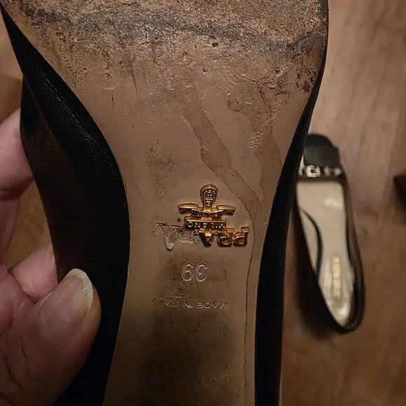 Prada Black Leather Stud Buckle Block Heel Pumps Size 39 Made in Italy - Picture 8 of 9